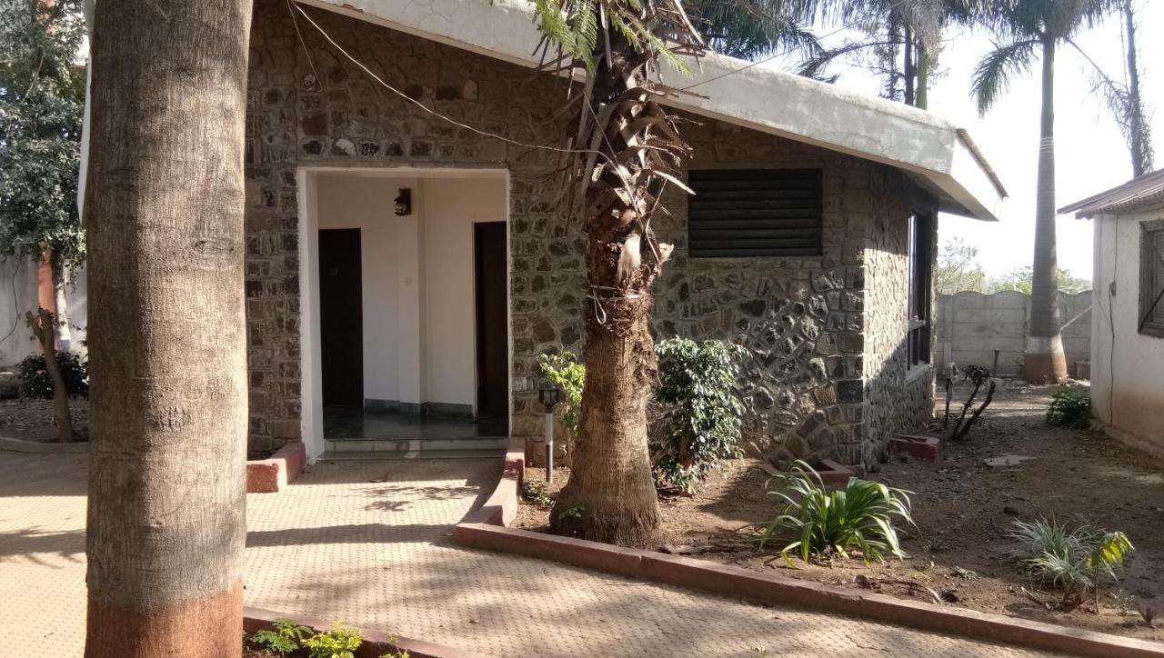 Caves County Resort Malegaon Екстер'єр фото