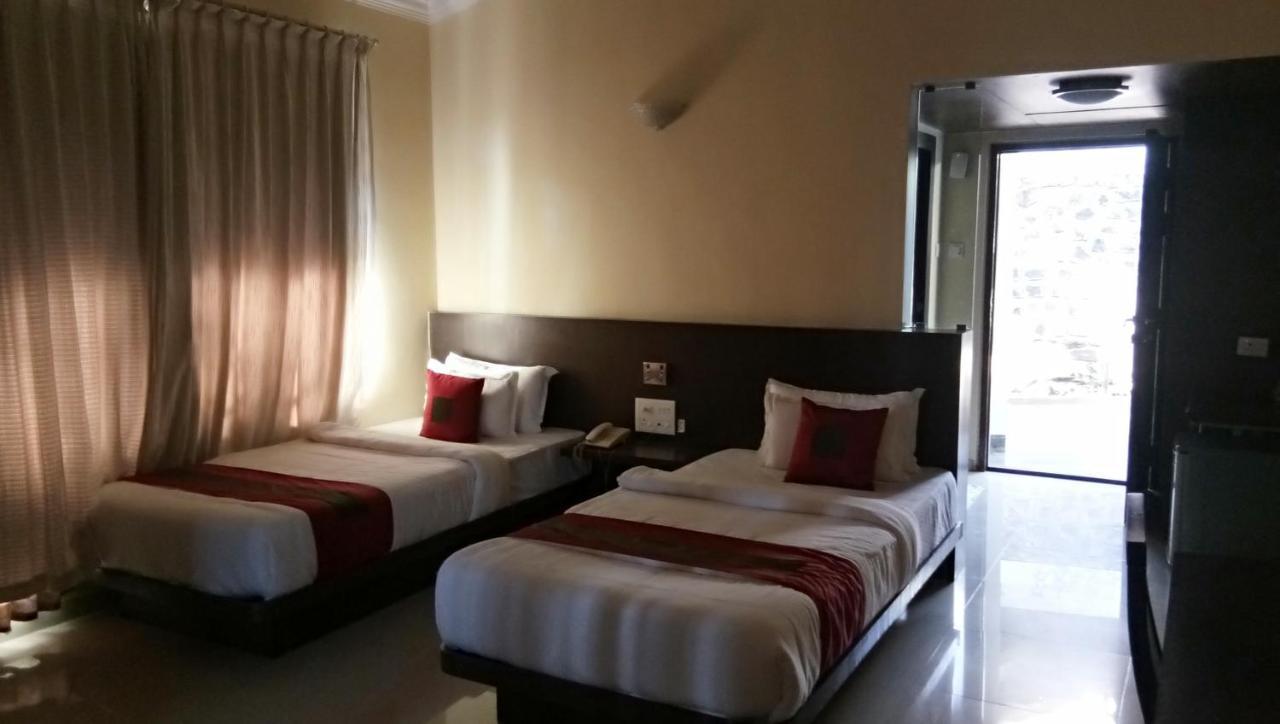 Caves County Resort Malegaon Екстер'єр фото