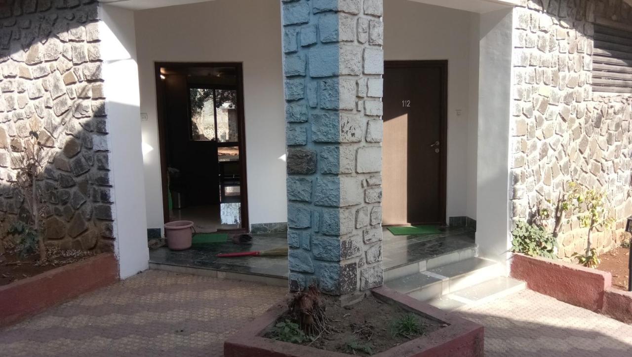 Caves County Resort Malegaon Екстер'єр фото