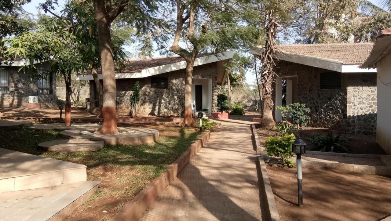 Caves County Resort Malegaon Екстер'єр фото