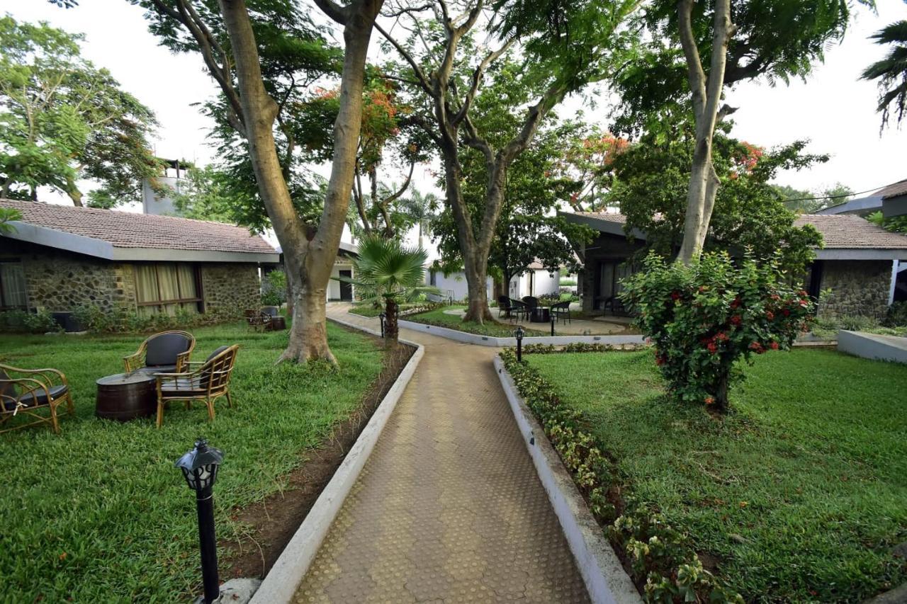 Caves County Resort Malegaon Екстер'єр фото