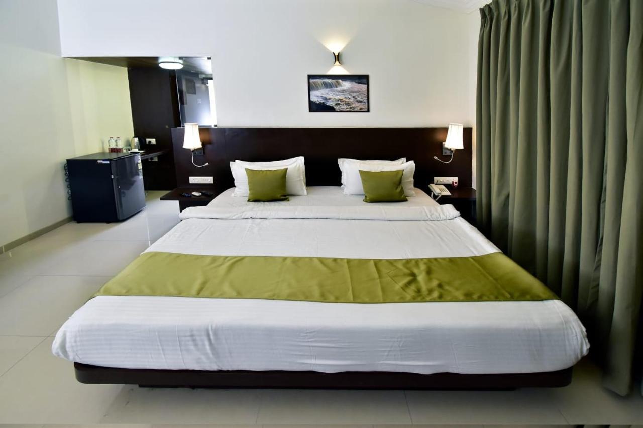 Caves County Resort Malegaon Екстер'єр фото