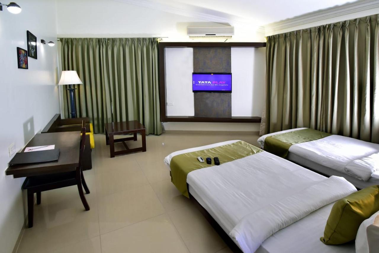 Caves County Resort Malegaon Екстер'єр фото