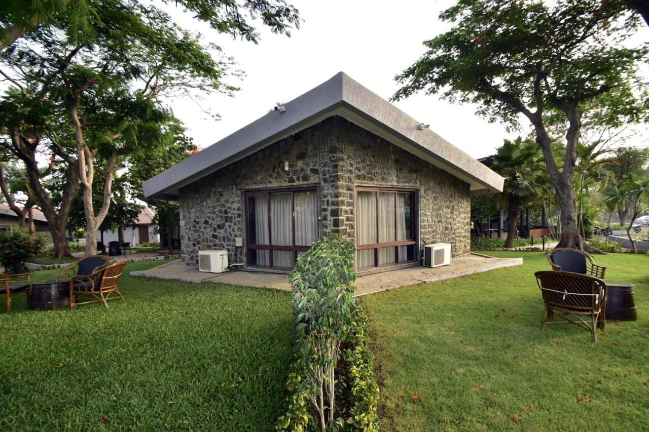 Caves County Resort Malegaon Екстер'єр фото