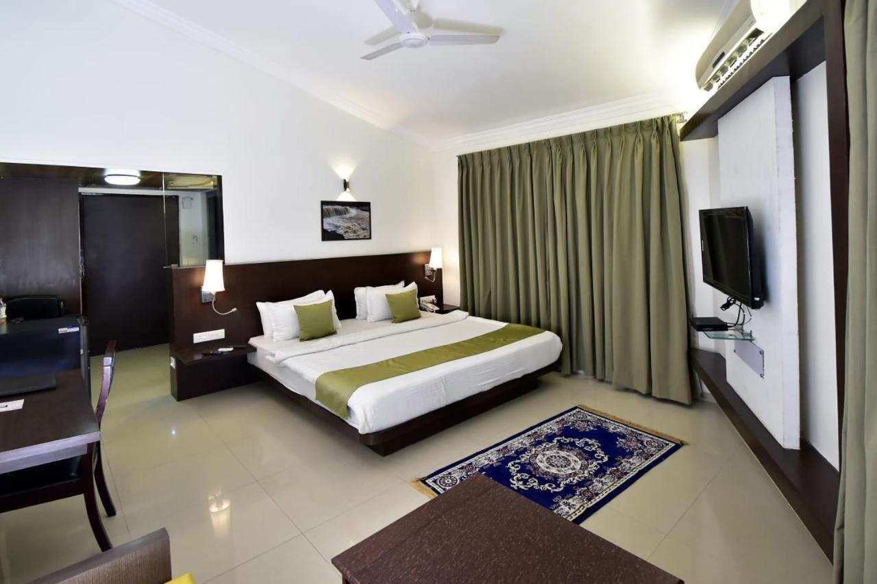 Caves County Resort Malegaon Екстер'єр фото