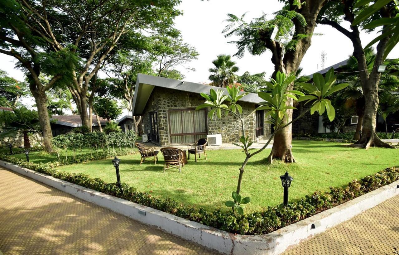 Caves County Resort Malegaon Екстер'єр фото