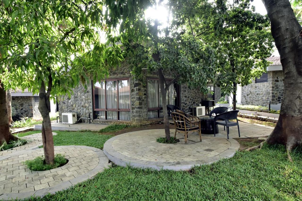 Caves County Resort Malegaon Екстер'єр фото