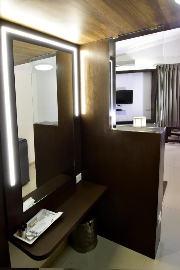 Caves County Resort Malegaon Екстер'єр фото