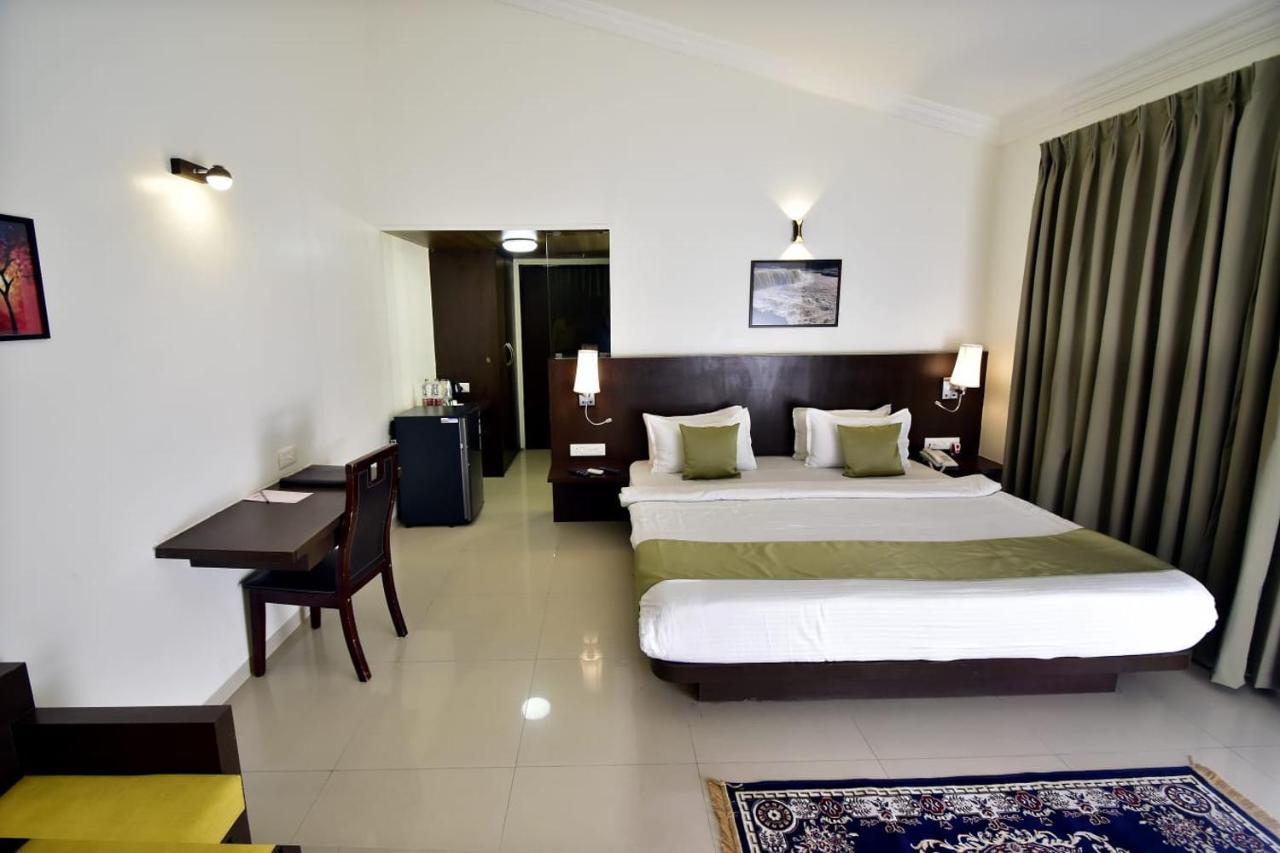 Caves County Resort Malegaon Екстер'єр фото