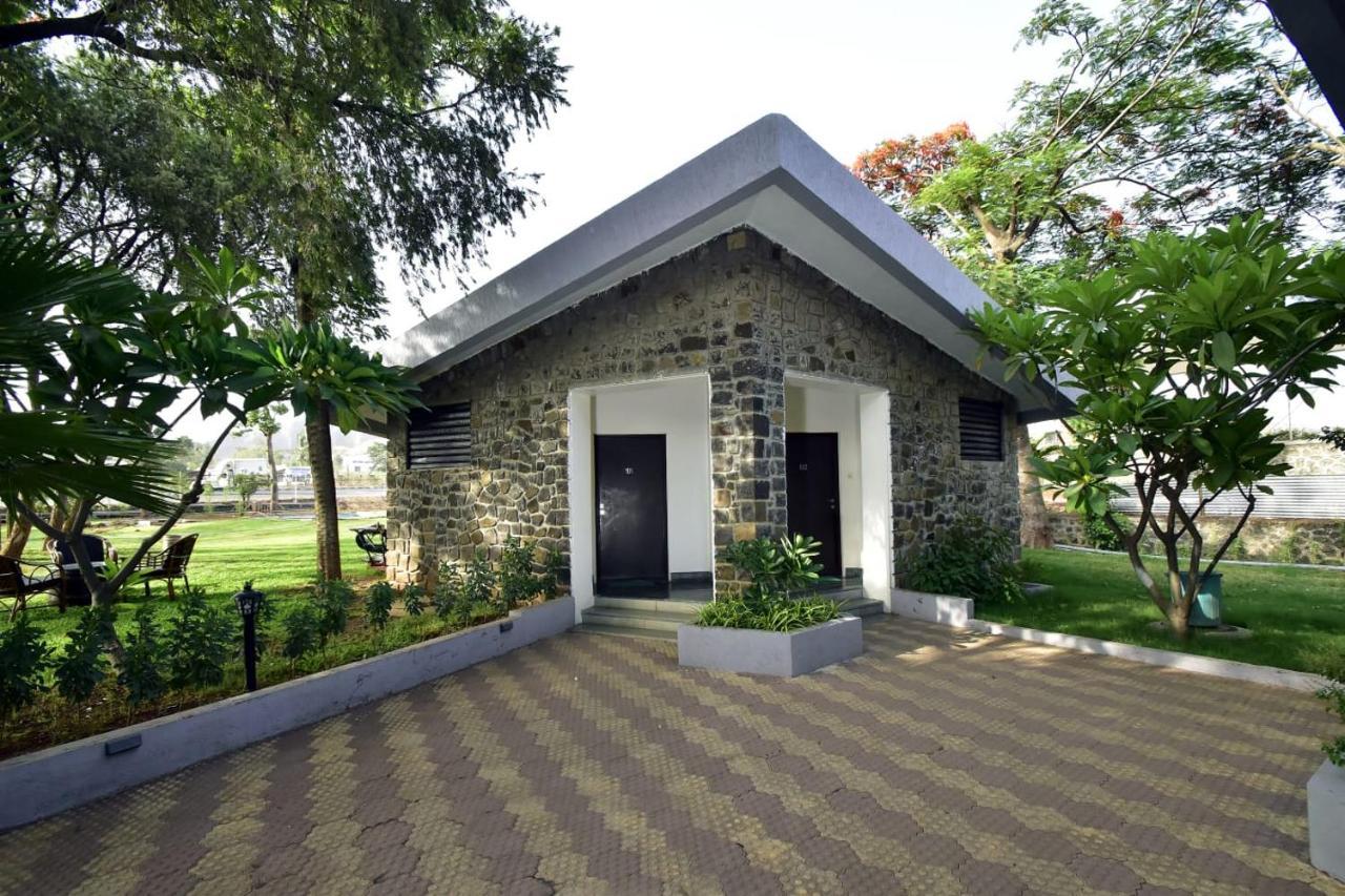 Caves County Resort Malegaon Екстер'єр фото