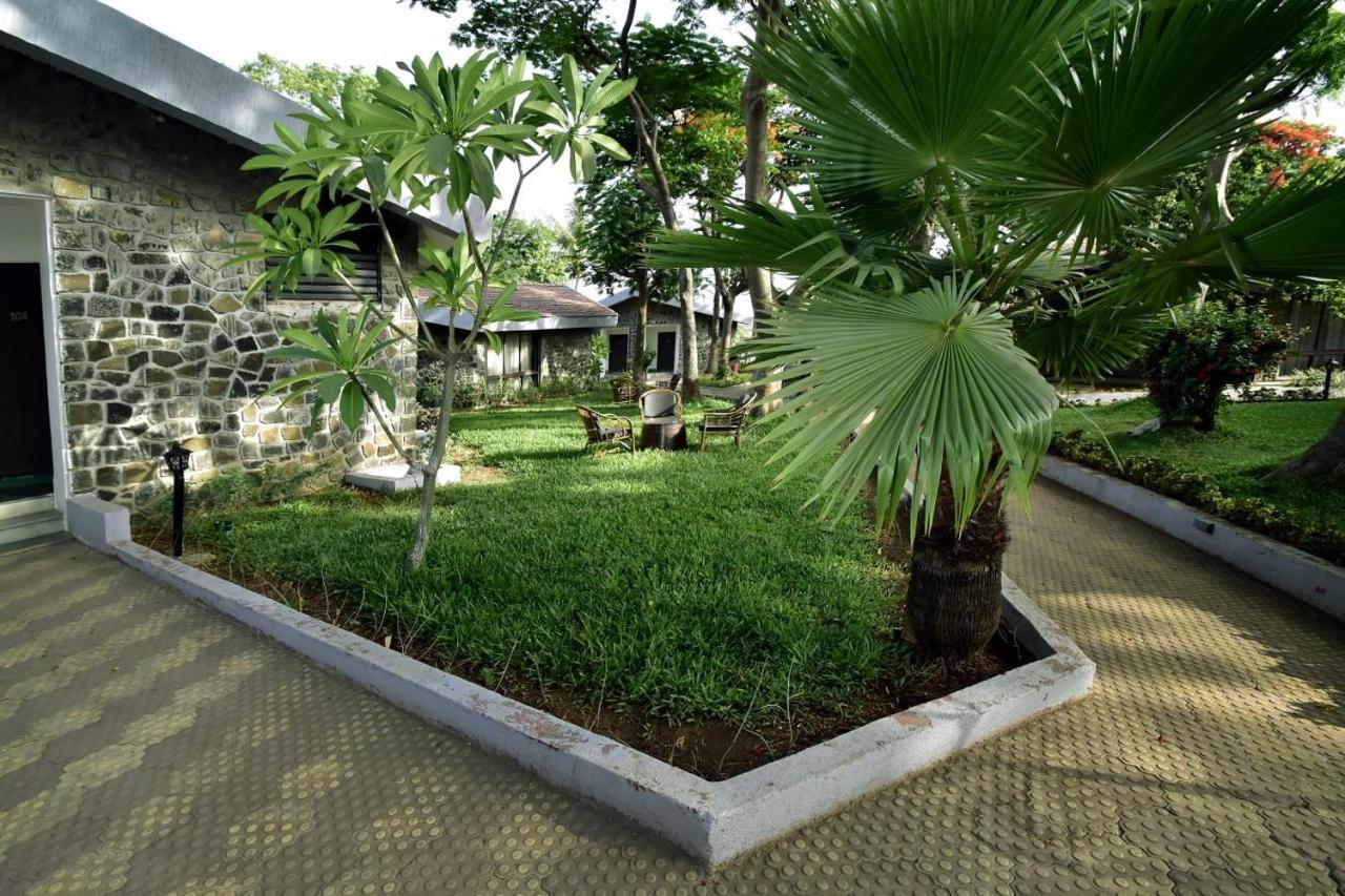 Caves County Resort Malegaon Екстер'єр фото