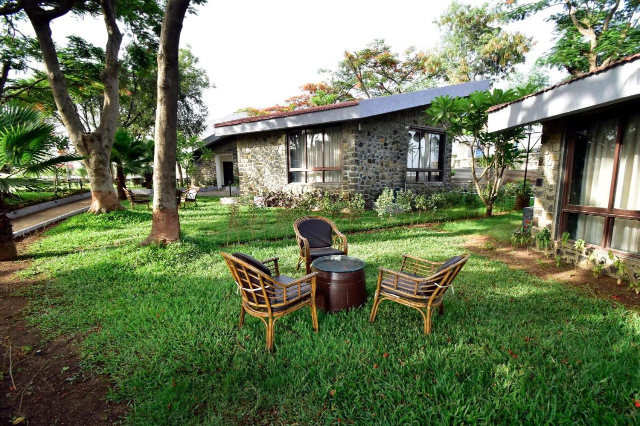 Caves County Resort Malegaon Екстер'єр фото