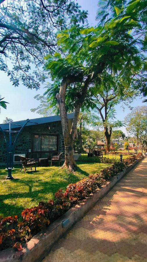 Caves County Resort Malegaon Екстер'єр фото
