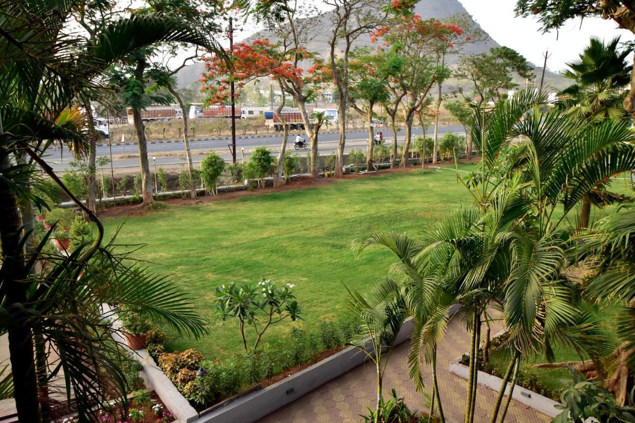 Caves County Resort Malegaon Екстер'єр фото